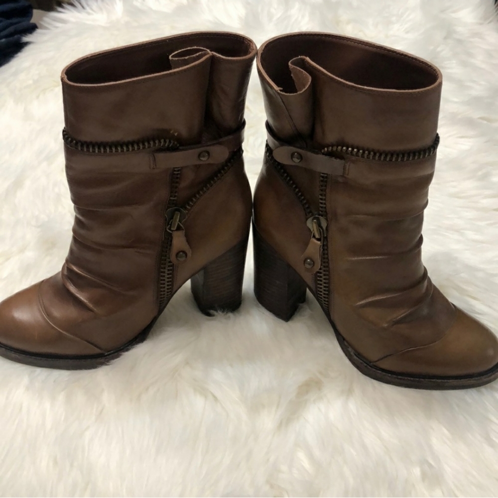 BCBGeneration heeled cognac booties size 7.5 - Picture 5 of 7
